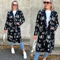 Dlouhý černý kabát se vzorem písmen LETTER