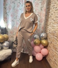 Mokka hnědá stylová souprava s bílým lemem STYLISH LOVE