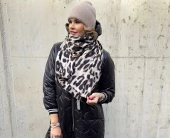 Béžová maxi šála s leopardím vzorem THERE
