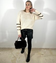 Béžový heboučký svetr LEO