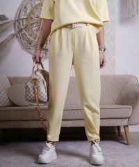 Světle žluté kalhoty z máslového materiálu s béžovým páskem ELSA