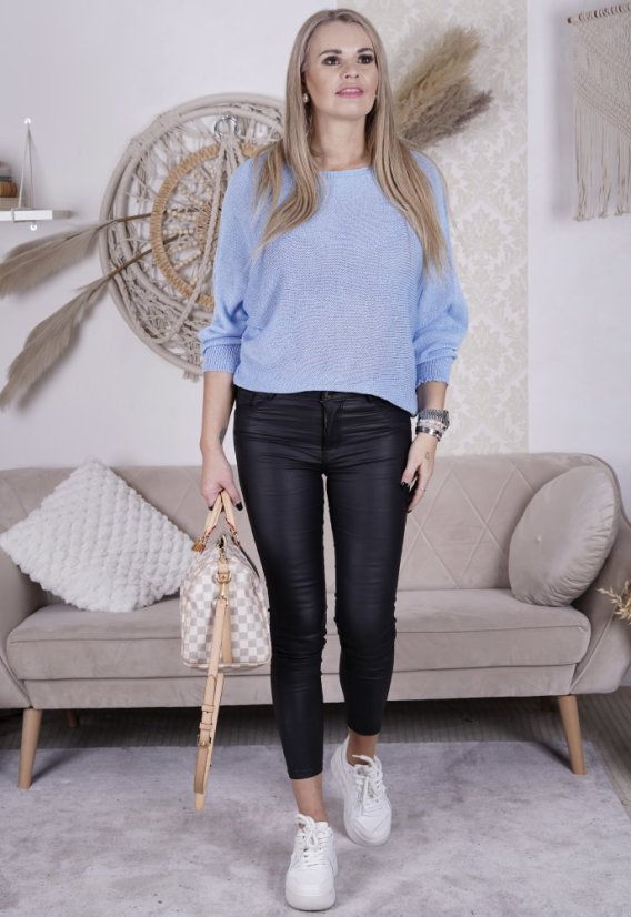 Světle modrý svetřík netopýřího střihu s mašlí na zádech BELLA BOW