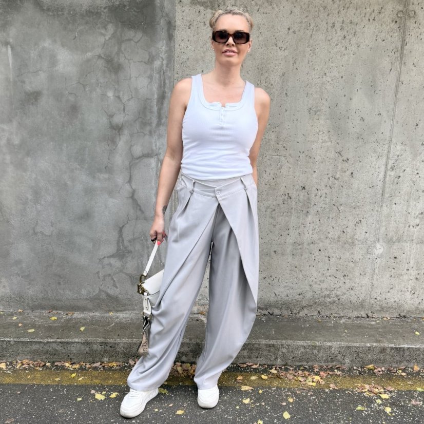 Světle šedé trendy kalhoty s překladem ELYSIA