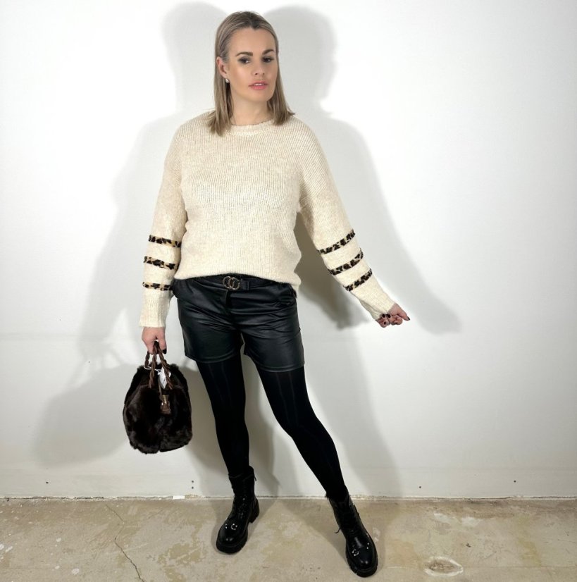 Béžový heboučký svetr LEO