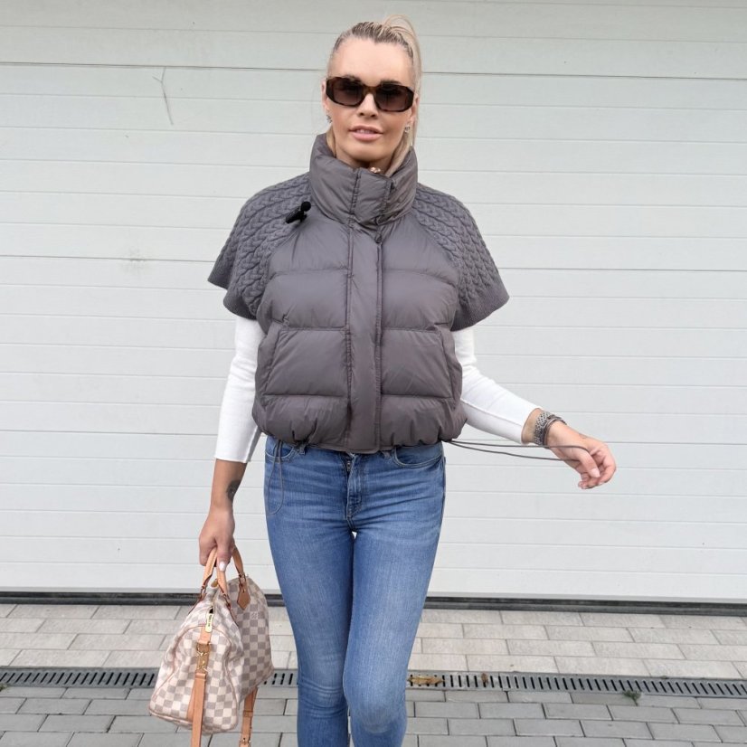 Šedá prémiová péřová vesta s pleteným detailem ASPEN