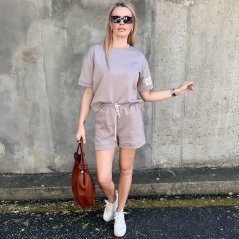 Mokka hnědá souprava z máslového materiálu se šortkami PERFECT