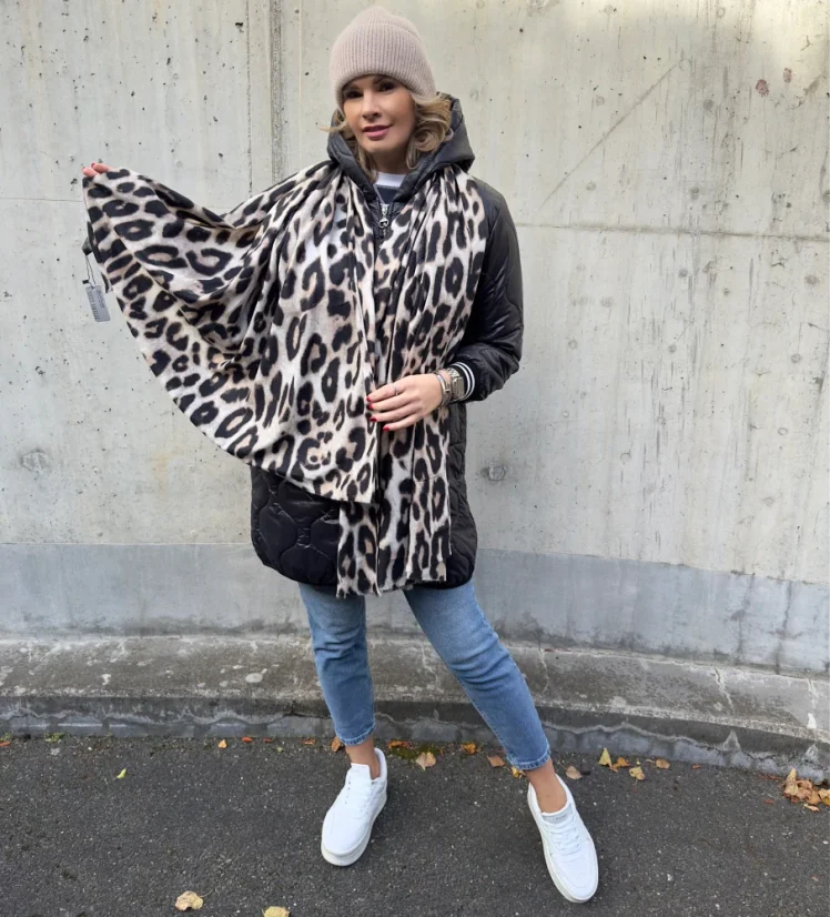 Béžová maxi šála s leopardím vzorem THERE