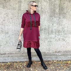 Burgundy červené kombinované šaty z máslového materiálu a flitry  GLAM HOODIE