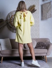 Světle žluté jednoduché šaty SERENETY BOW