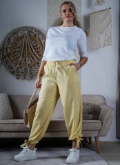 Světle žluté kalhoty se zavazováním na nohavici STEMPSY