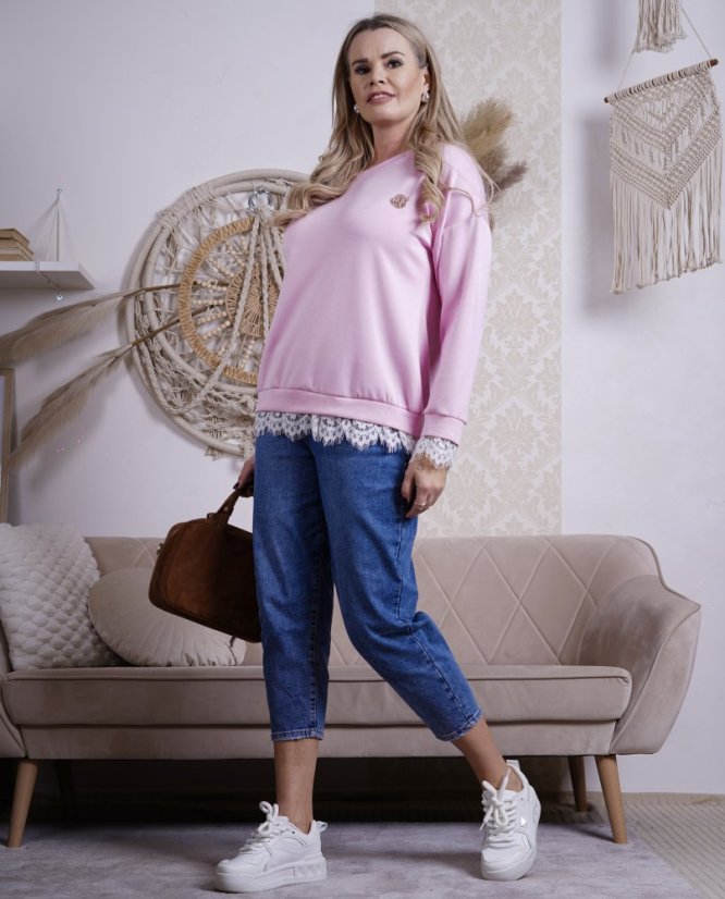 Světle růžová mikina z máslového materiálu zdobená krajkou QUEEN