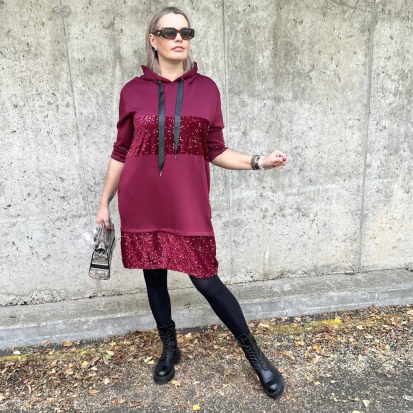 Burgundy červené kombinované šaty z máslového materiálu a flitry  GLAM HOODIE