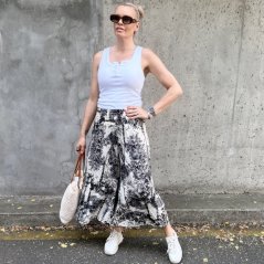 Krémová kalhotová sukně s černým vzorem DORRA