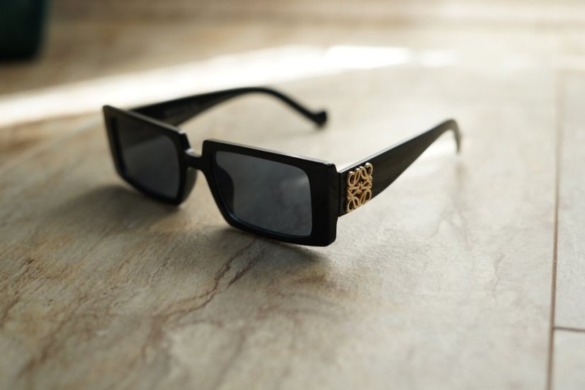 Černé sluneční brýle BLACK GOLD STATEMENT