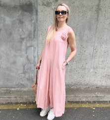 Starorůžový vzdušný overal s broží BELLE ROSE