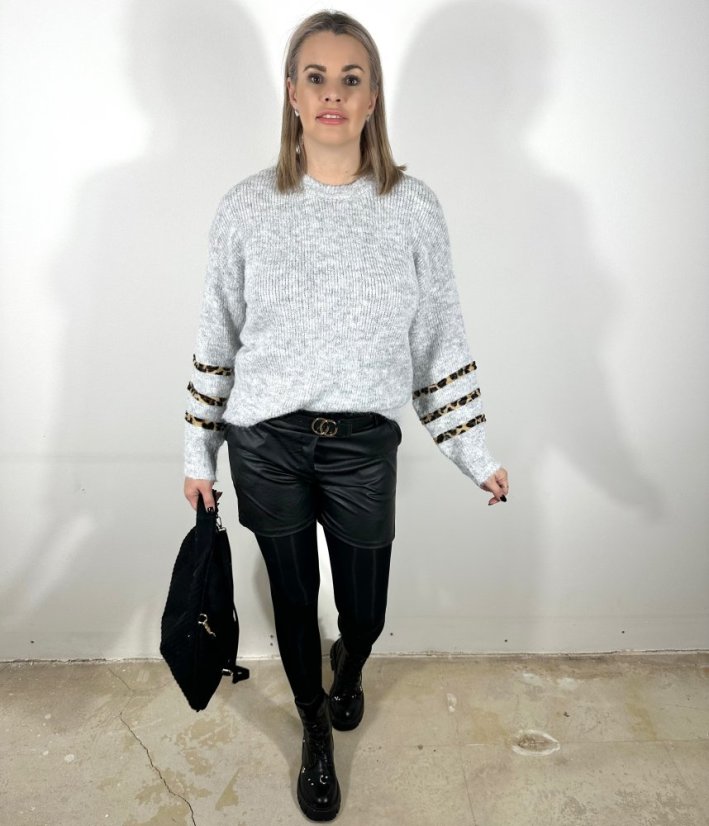 Světle šedý heboučký svetr LEO