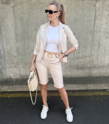 Světle béžové stylové bermudy s širším béžovým páskem TIMING