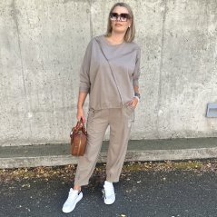 Mokka hnědá souprava volného střihu LUNARES