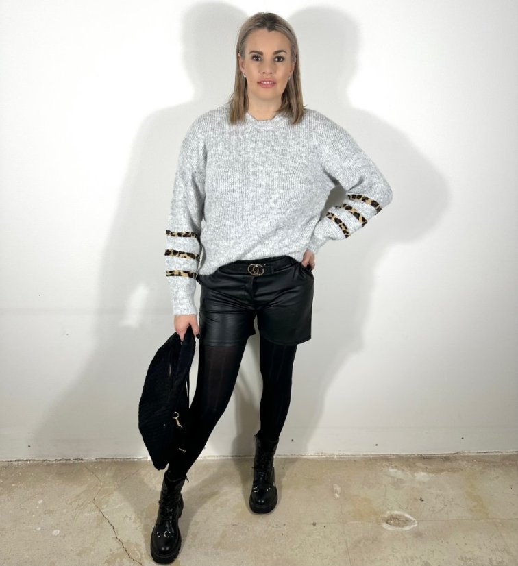 Světle šedý heboučký svetr LEO