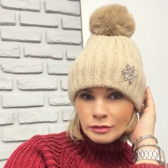 Béžová teplá čepice s bambulí SNOW