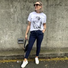 Tmavě modré elastické mačkané kalhoty zdobené knoflíky BOTTOM