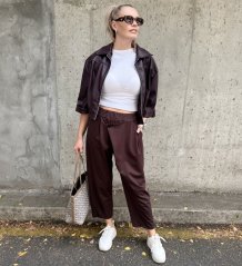 Čokoládově hnědé stylové kalhoty s překladem LUX LYRA