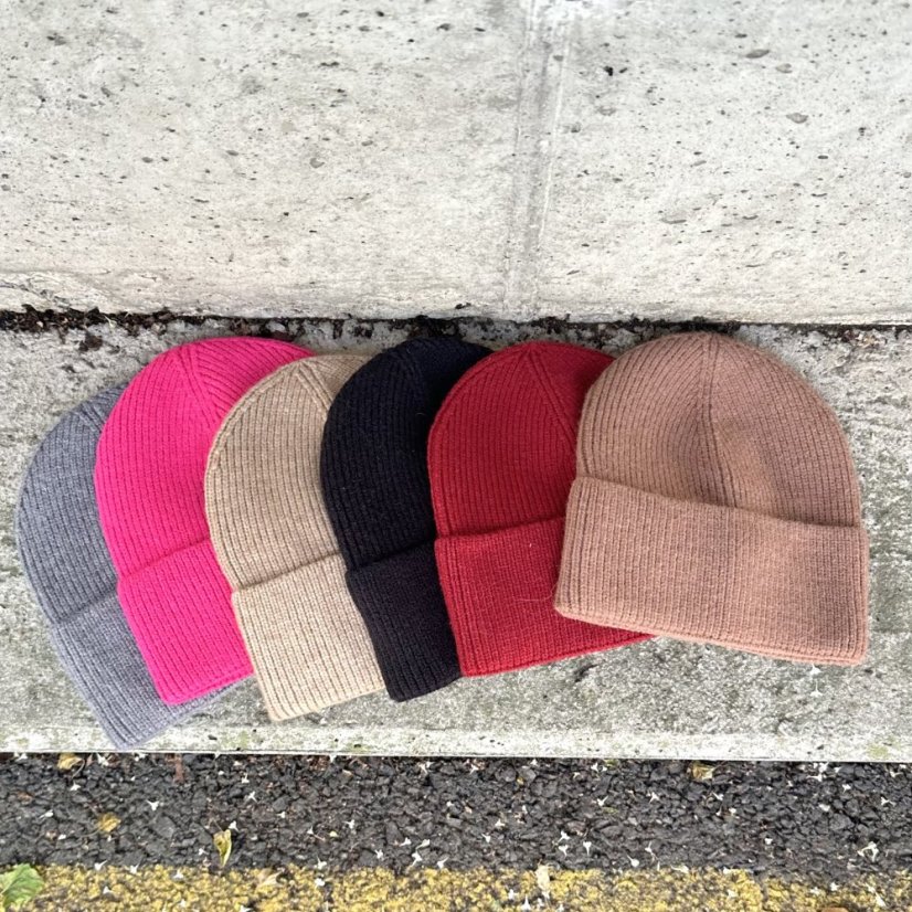 Černá stylová pletená čepice COZY KNIT