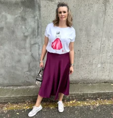 Magentově fialová delší saténová sukně POPPY
