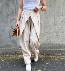 Světle béžové trendy kalhoty s překladem ELYSIA