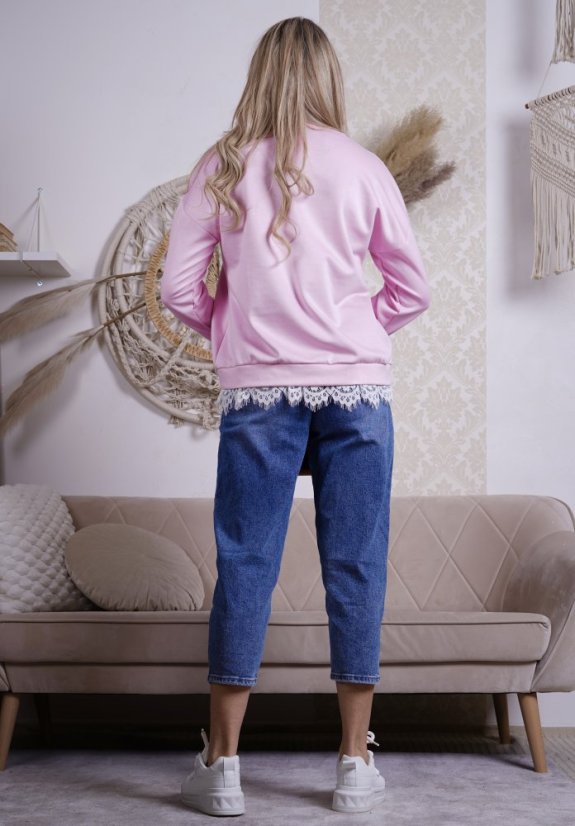Světle růžová mikina z máslového materiálu zdobená krajkou QUEEN
