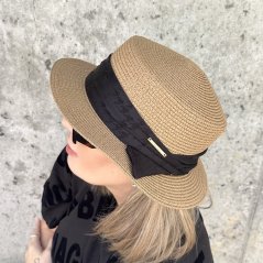 Světle hnědý letní klobouk s černou stuhou BOHO