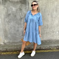 Nebesky modré boho šaty s vyšívanými květy FRILANA