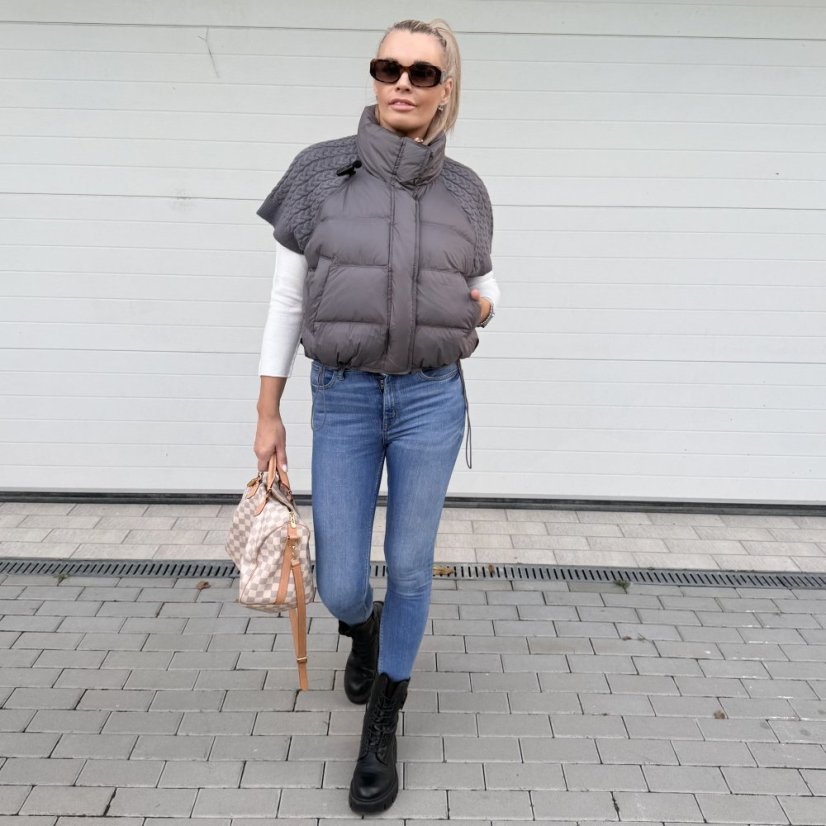 Šedá prémiová péřová vesta s pleteným detailem ASPEN