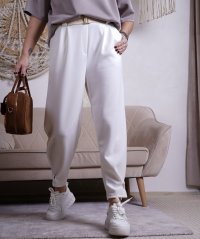 Bílé kalhoty z máslového materiálu s hnědým páskem ELSA