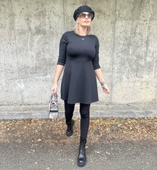 Černé šaty z máslového materiálu SUESS