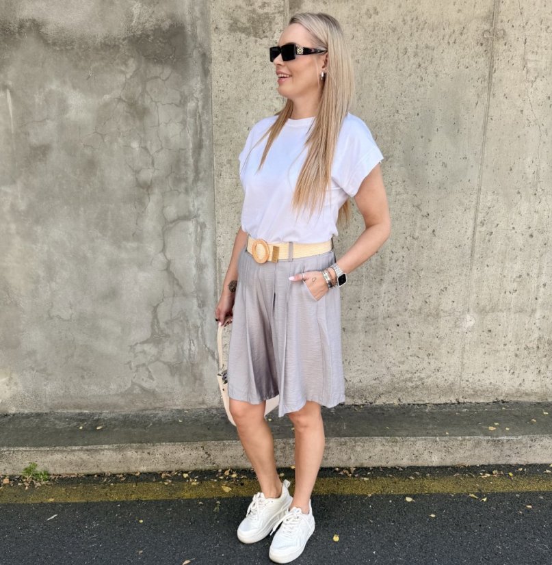 Světle šedé stylové bermudy se sklady a elastickým páskem SANDY