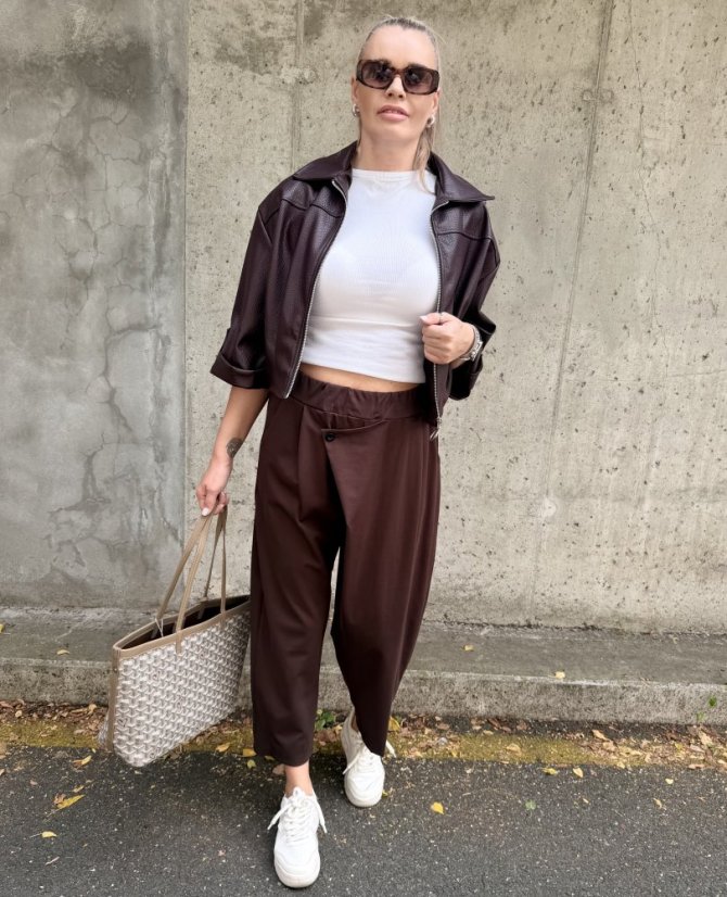 Čokoládově hnědé stylové kalhoty s překladem LUX LYRA