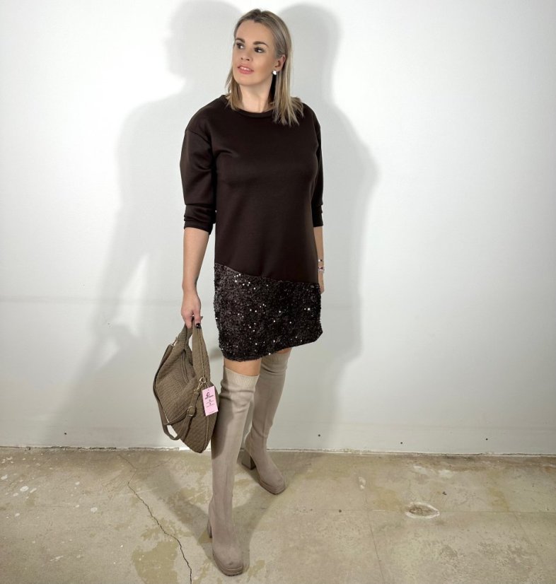 Čokoládově hnědé šaty z máslového materiálu zdobené flitry GLITZ