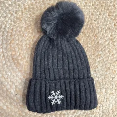 Černá teplá čepice s bambulí SNOW