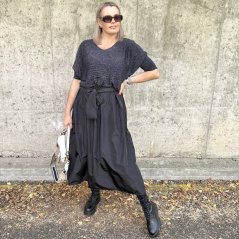 Černý svetřík netopýřího střihu se stříbrnou nitkou GLIMMER