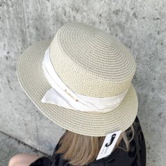 Béžový letní klobouk s bílou stuhou BOHO