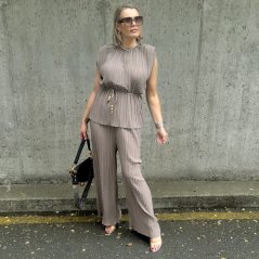Mokka hnědá plisé souprava halenka a kalhoty AFTERMOON