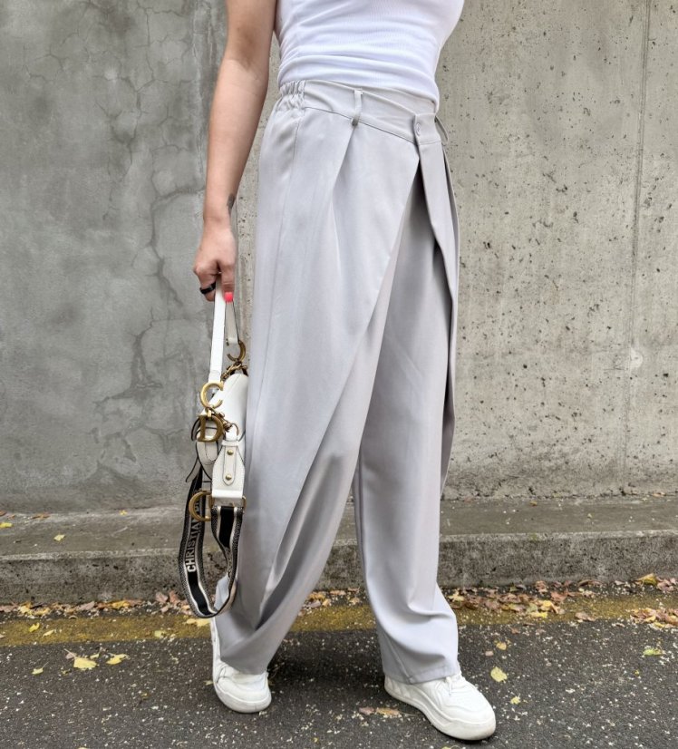Světle šedé trendy kalhoty s překladem ELYSIA