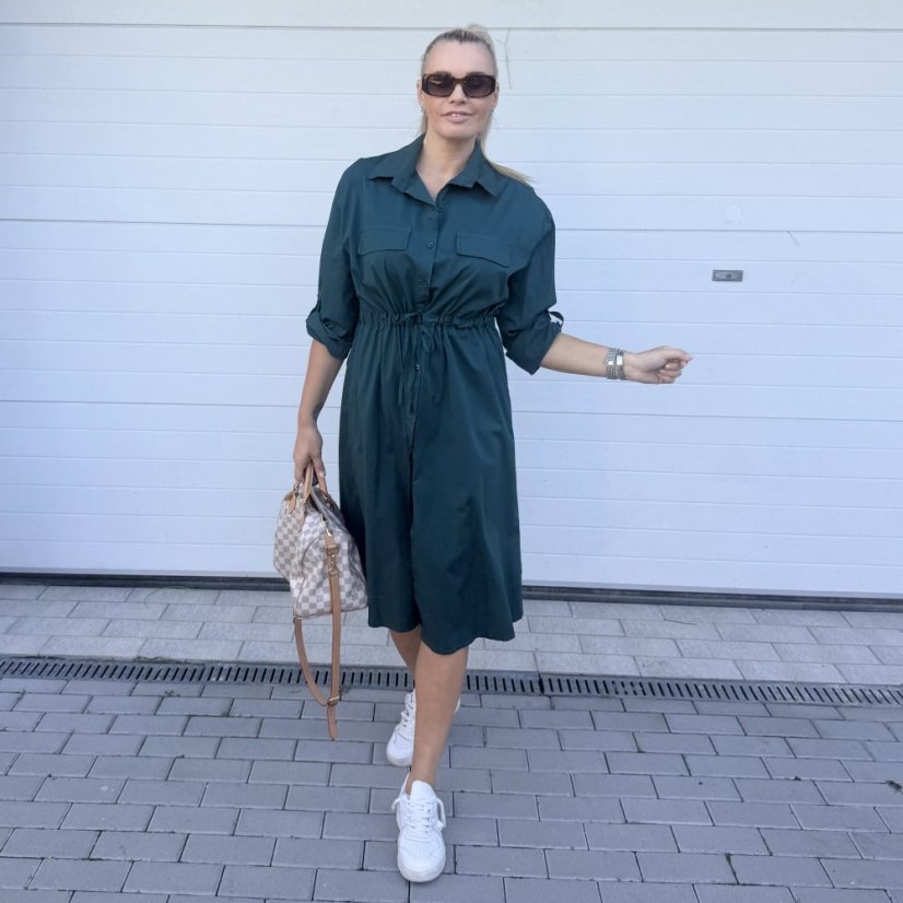 Smaragdově zelené dlouhé košilové šaty se stažením v pase VILLE