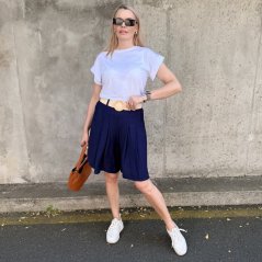 Tmavě modré stylové bermudy se sklady a elastickým páskem SANDY