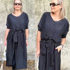 Černý svetřík netopýřího střihu se stříbrnou nitkou GLIMMER