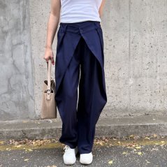 Tmavě modré trendy kalhoty s překladem ELYSIA
