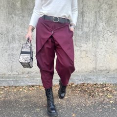 Purpurově fialové trendy kalhoty s páskem v 7/8 délce ARIA