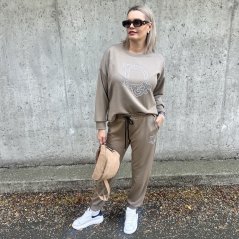 Mokka hnědá souprava z máslového materiálu DORY