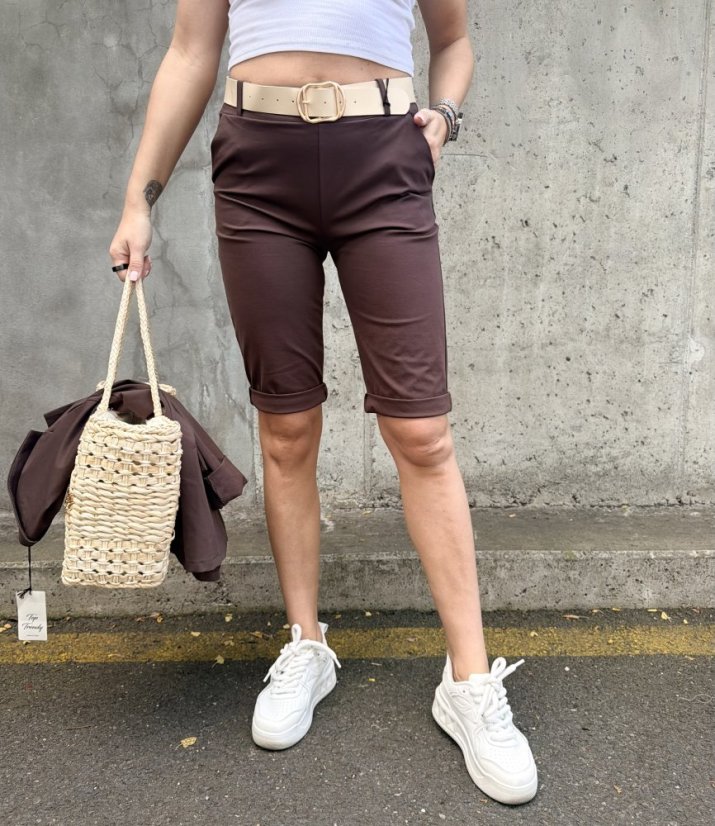 Čokoládově hnědé stylové bermudy s širším béžovým páskem TIMING